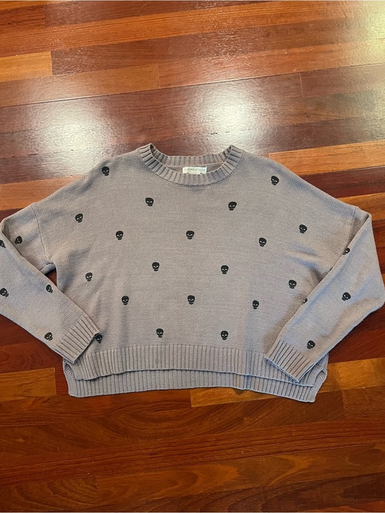 Sincerly Jules Sweaters - Sincerely Jules Lavender Gray Crewneck Sweater with Black Skull Motif Sz Small
